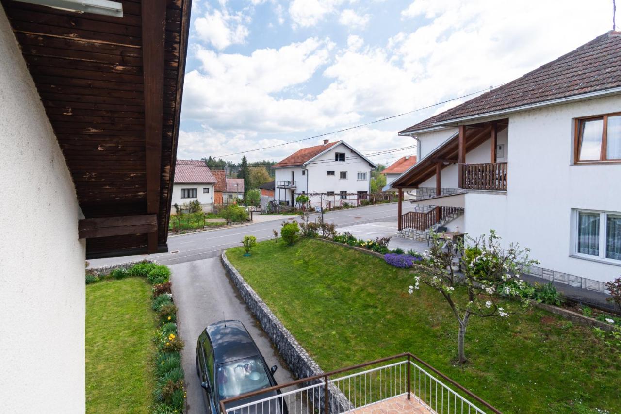 Apartments With A Parking Space Slunj, Plitvice - 18152 Exteriör bild